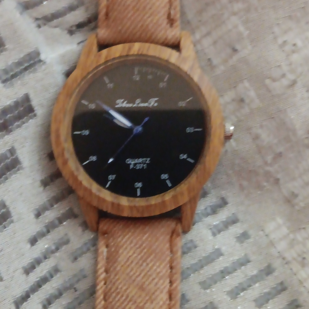 Lhou Liam Fa Watch
